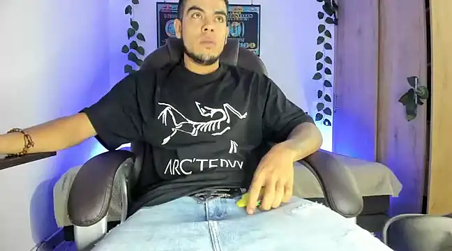 Snapshot of mikee_scooth chatting on 03-07-25, 08:34 mikee scooth online show from 03-07-25, 08:34