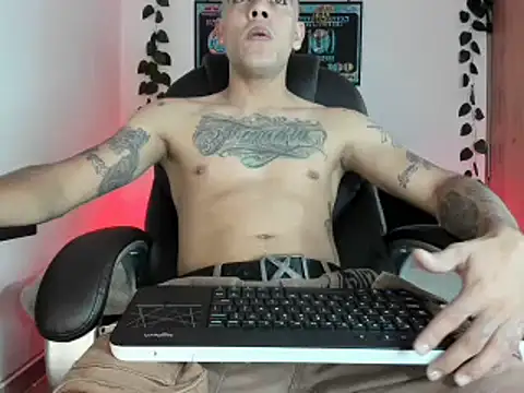 Snapshot of mikee_scooth chatting on 03-22-25, 04:56 mikee scooth online show from 03-22-25, 04:56