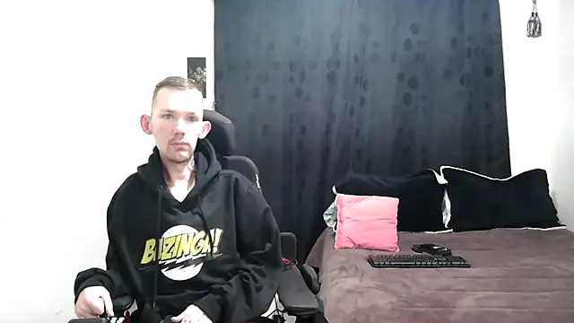 Snapshot of Sophia_and_Thomas chatting on 01-04-25, 12:16 Sophia and Thomas online show from 01-04-25, 12:16