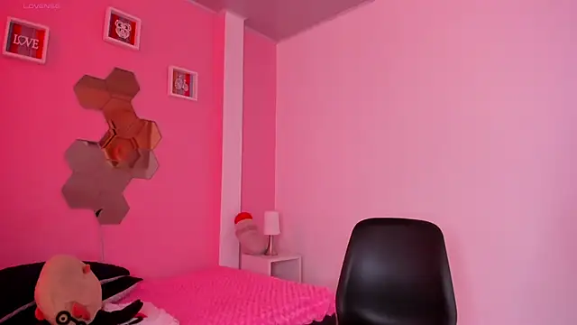 Snapshot of Karito-28 chatting on 12-29-24, 01:38 Karito-28 online show from 12-29-24, 01:38