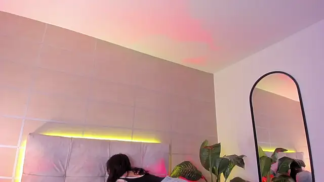 Snapshot of Karito-28 chatting on 10-27-25, 12:20 Karito-28 online show from 10-27-25, 12:20