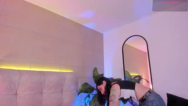 Snapshot of Karito-28 chatting on 11-04-25, 01:32 Karito-28 online show from 11-04-25, 01:32