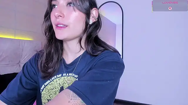 Snapshot of Karito-28 chatting on 11-24-25, 12:05 Karito-28 online show from 11-24-25, 12:05