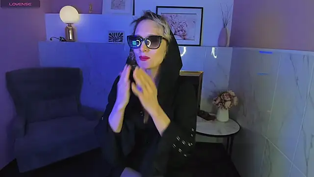 Snapshot of Queen_Anna_ chatting on 01-23-25, 07:51 Queen Anna online show from 01-23-25, 07:51