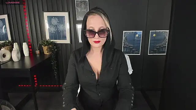 Snapshot of Queen_Anna_ chatting on 01-24-25, 07:49 Queen Anna online show from 01-24-25, 07:49