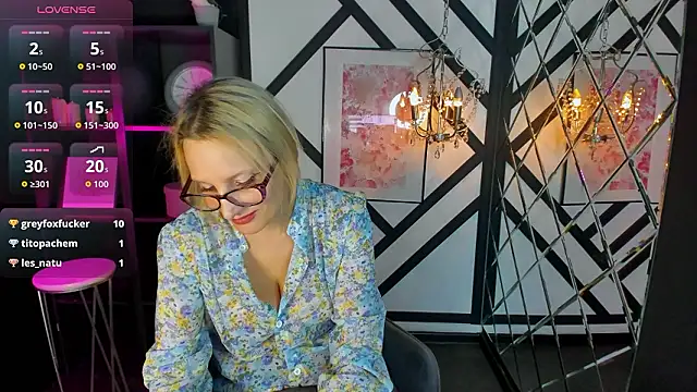 Snapshot of Queen_Anna_ chatting on 01-31-26, 07:11 Queen Anna online show from 01-31-26, 07:11