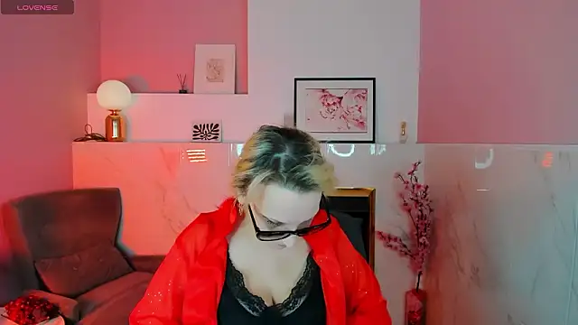 Snapshot of Queen_Anna_ chatting on 02-27-26, 01:22 Queen Anna online show from 02-27-26, 01:22