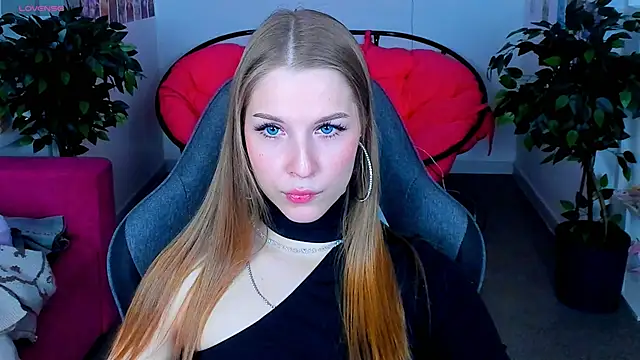 CuteMousee online show from 12-26-24, 02:59