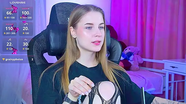 CuteMousee online show from 09-15-25, 05:51