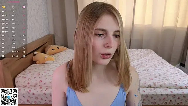 Snapshot of HalieCross chatting on 01-09-25, 06:06 HalieCross online show from 01-09-25, 06:06