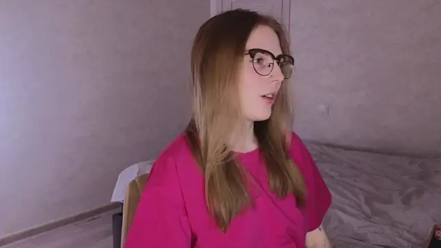 Snapshot of HalieCross chatting on 10-20-25, 03:40 HalieCross online show from 10-20-25, 03:40