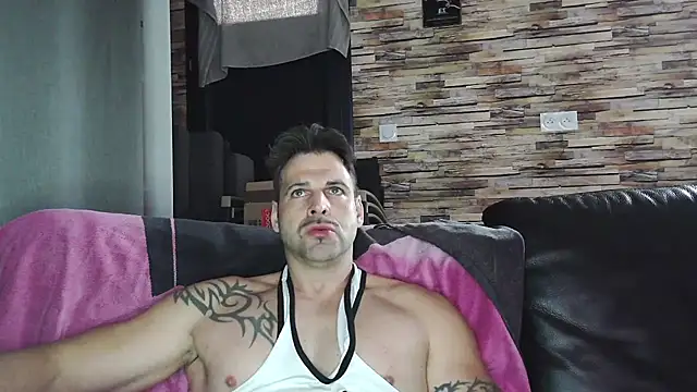 Snapshot of XxBigboybandxX chatting on 02-05-26, 12:43 XxBigboybandxX online show from 02-05-26, 12:43