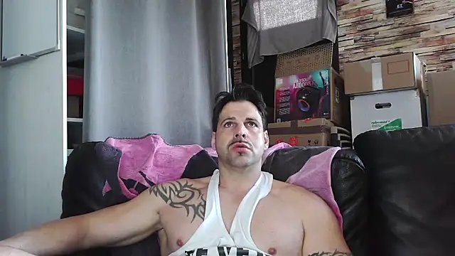 Snapshot of XxBigboybandxX chatting on 02-26-26, 01:32 XxBigboybandxX online show from 02-26-26, 01:32