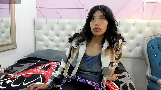 karolinee 66  online show from 04-19-26, 04:23