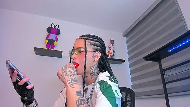 Gangster Girl online show from 12-21-25, 09:22