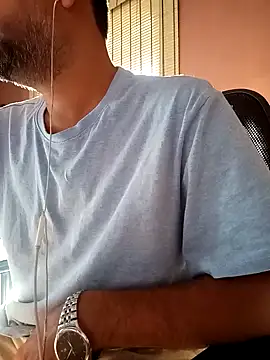 Snapshot of daddy_indian chatting on 02-15-25, 11:39 daddy indian online show from 02-15-25, 11:39
