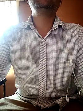 Snapshot of daddy_indian chatting on 02-25-25, 09:31 daddy indian online show from 02-25-25, 09:31