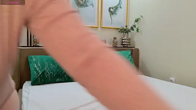 Snapshot of JESSYKA chatting on 02-05-25, 02:05 JESSYKA online show from 02-05-25, 02:05