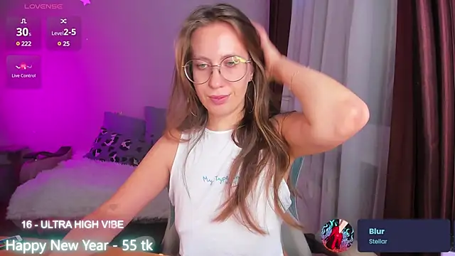 Snapshot of ms_allison_w chatting on 01-01-25, 03:35 ms allison w online show from 01-01-25, 03:35