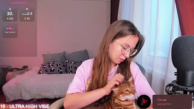 Snapshot of ms_allison_w chatting on 01-12-25, 12:12 ms allison w online show from 01-12-25, 12:12