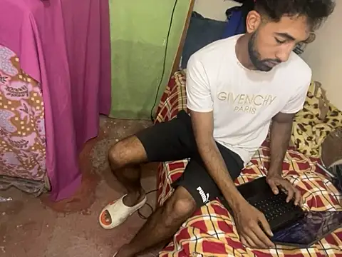 Snapshot of GaaTto chatting on 10-21-25, 03:02 GaaTto online show from 10-21-25, 03:02