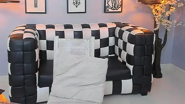 Snapshot of SARAFOXX_ chatting on 12-06-24, 12:23 SARAFOXX online show from 12-06-24, 12:23