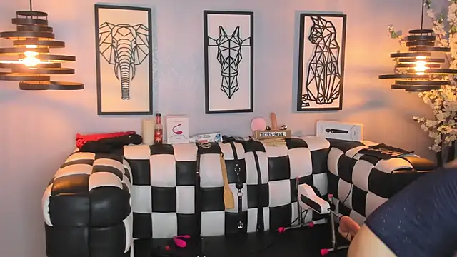 Snapshot of SARAFOXX_ chatting on 01-04-25, 02:35 SARAFOXX online show from 01-04-25, 02:35