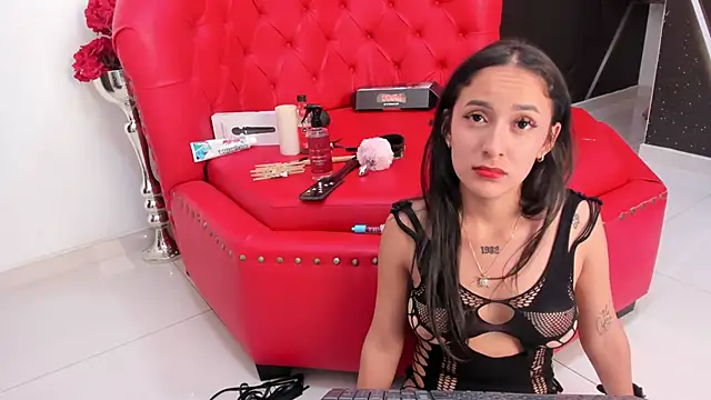 Snapshot of SARAFOXX_ chatting on 02-20-25, 05:51 SARAFOXX online show from 02-20-25, 05:51