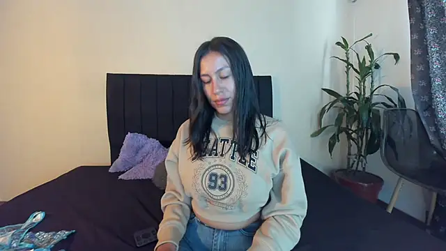 EmiGomez  online show from 03-11-25, 08:42