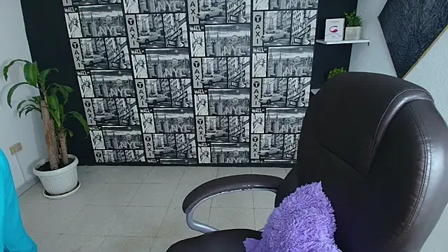 EmiGomez  online show from 09-18-25, 01:35