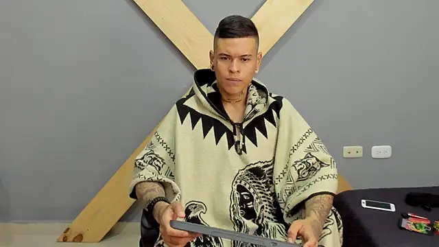 Snapshot of jamesinked_ chatting on 12-19-24, 02:13 jamesinked  online show from 12-19-24, 02:13