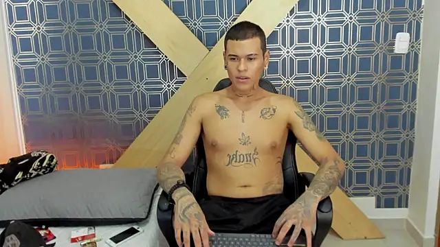 Snapshot of jamesinked_ chatting on 01-09-25, 06:47 jamesinked  online show from 01-09-25, 06:47