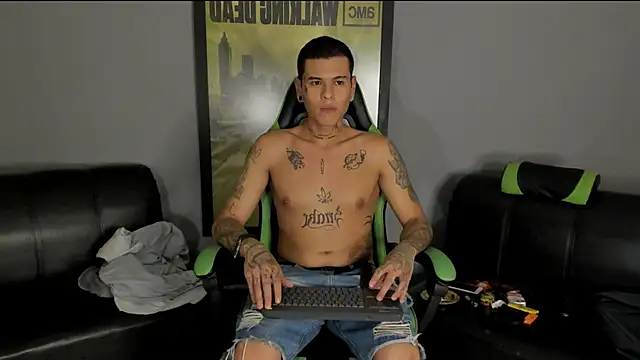 Snapshot of jamesinked_ chatting on 01-14-25, 02:19 jamesinked  online show from 01-14-25, 02:19