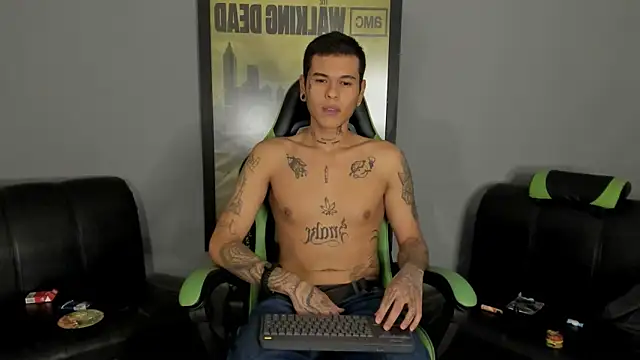 Snapshot of jamesinked_ chatting on 02-06-25, 11:04 jamesinked  online show from 02-06-25, 11:04