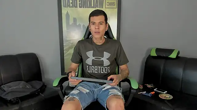 Snapshot of jamesinked_ chatting on 02-11-25, 05:40 jamesinked  online show from 02-11-25, 05:40