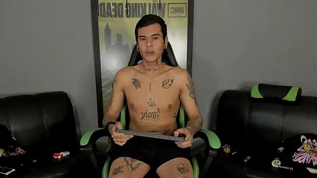 Snapshot of jamesinked_ chatting on 03-08-25, 08:03 jamesinked  online show from 03-08-25, 08:03