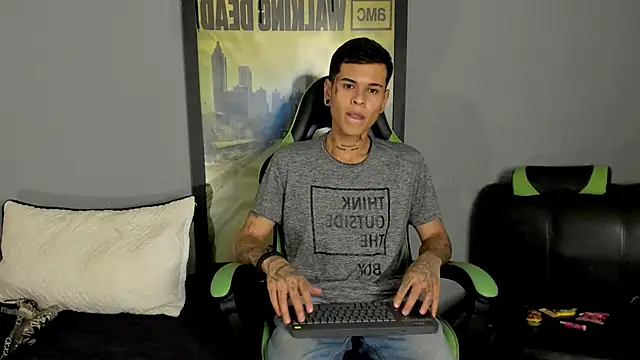 Snapshot of jamesinked_ chatting on 03-23-25, 02:04 jamesinked  online show from 03-23-25, 02:04