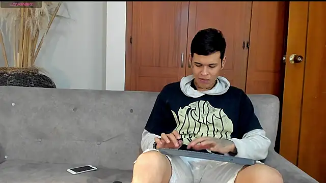 Snapshot of jamesinked_ chatting on 10-28-25, 01:20 jamesinked  online show from 10-28-25, 01:20