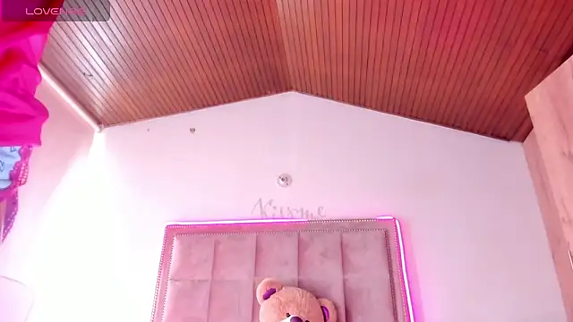 Snapshot of Melody_Ds chatting on 12-21-24, 01:32 Melody Ds online show from 12-21-24, 01:32