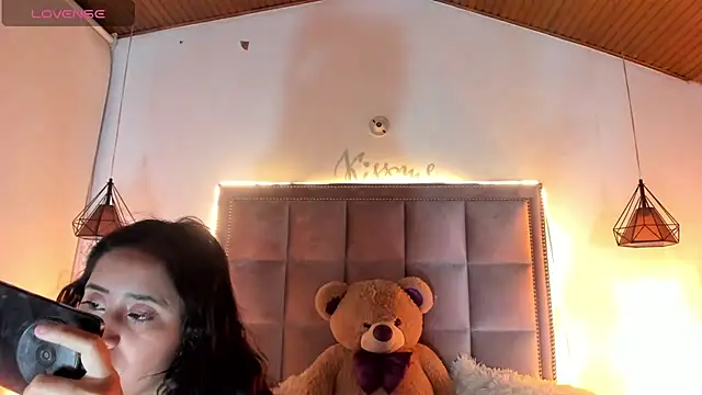 Snapshot of Melody_Ds chatting on 09-20-25, 04:24 Melody Ds online show from 09-20-25, 04:24