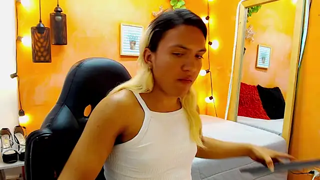 Snapshot of aslyhernandez_7 chatting on 01-02-25, 08:46 aslyhernandez 7 online show from 01-02-25, 08:46