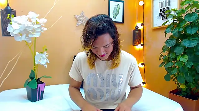 Snapshot of aslyhernandez_7 chatting on 10-14-25, 12:17 aslyhernandez 7 online show from 10-14-25, 12:17