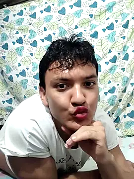 Snapshot of aslyhernandez_7 chatting on 02-13-26, 04:36 aslyhernandez 7 online show from 02-13-26, 04:36