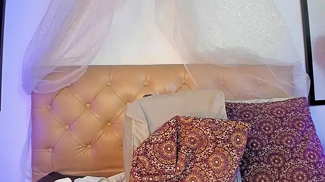 Snapshot of Redpandaa_ chatting on 01-11-25, 04:06 Redpandaa online show from 01-11-25, 04:06