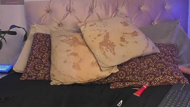 Snapshot of Redpandaa_ chatting on 01-30-25, 08:11 Redpandaa online show from 01-30-25, 08:11