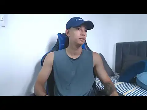 Snapshot of jake_shadow14 chatting on 11-21-25, 05:11 jake shadow14 online show from 11-21-25, 05:11