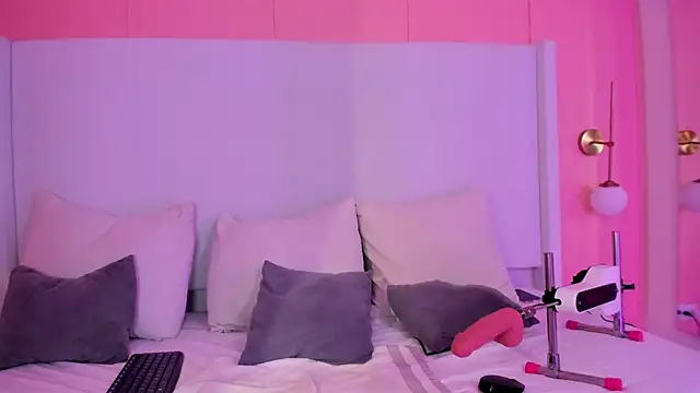 Snapshot of shaina_vasquez chatting on 12-15-25, 03:55 shaina vasquez online show from 12-15-25, 03:55