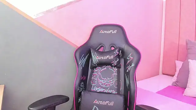 Snapshot of lilith_noahh chatting on 01-17-25, 03:34 lilith noahh online show from 01-17-25, 03:34