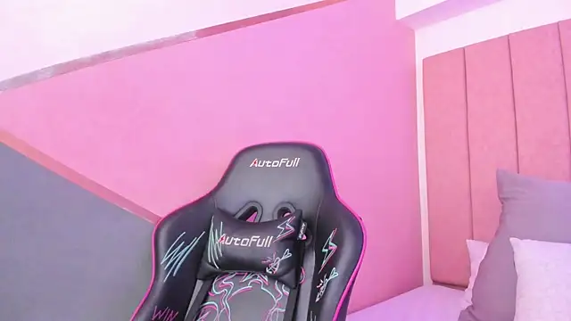 Snapshot of lilith_noahh chatting on 01-17-25, 06:36 lilith noahh online show from 01-17-25, 06:36