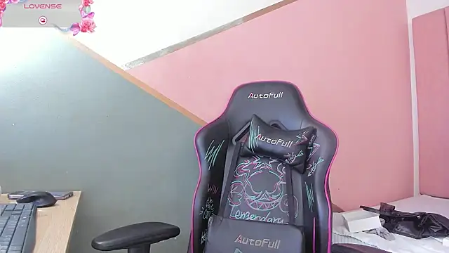 Snapshot of lilith_noahh chatting on 01-30-25, 06:46 lilith noahh online show from 01-30-25, 06:46